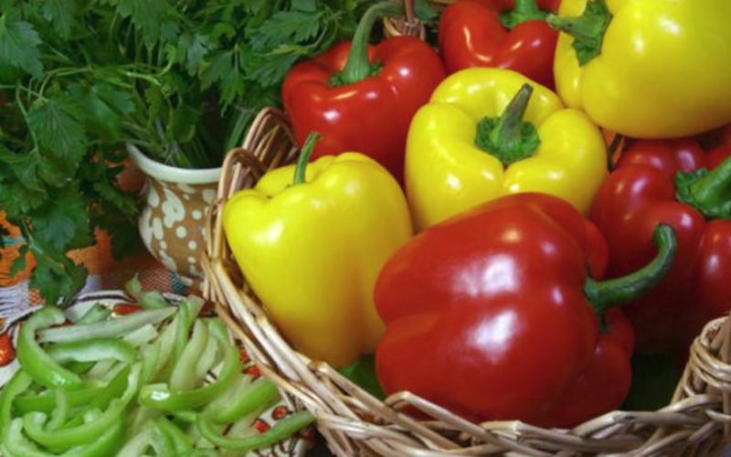 Ardeiul gras, bogat în vitamina C: cine ar trebui să fie atent la el și ce sfaturi ajută la reflux
