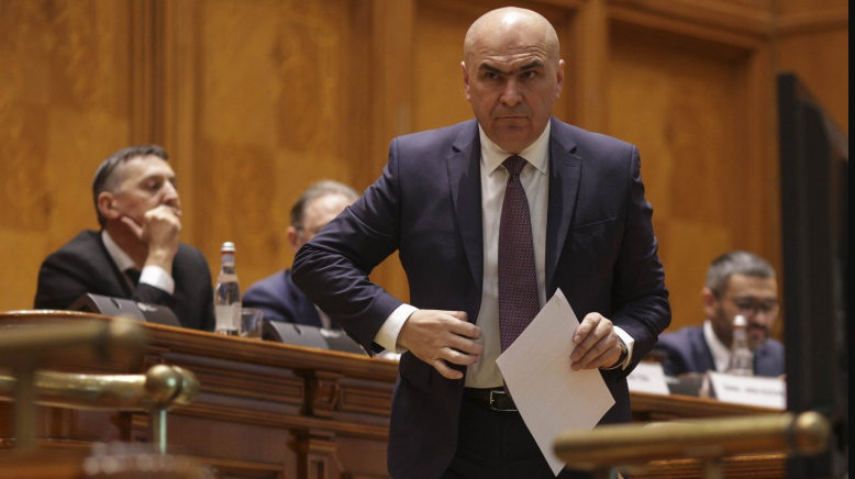 Bolojan, față în față cu noul premier: „Nu aveți nicio șansă!” Microfonul i-a fost tăiat în plenul Parlamentului