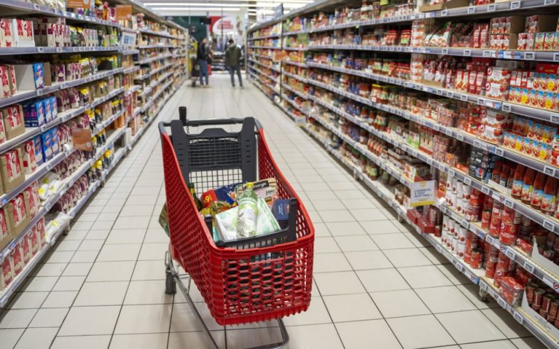 Scumpiri la zahăr, pâine și ulei: ce se întâmplă cu prețurile și la ce să ne așteptăm