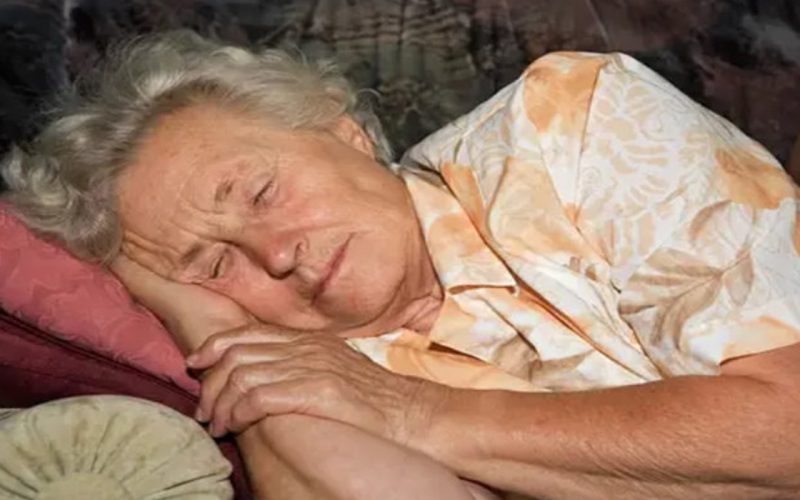 Te trezești noaptea între 3 și 5? Ce spun tradițiile și ce spune medicina despre acest obicei